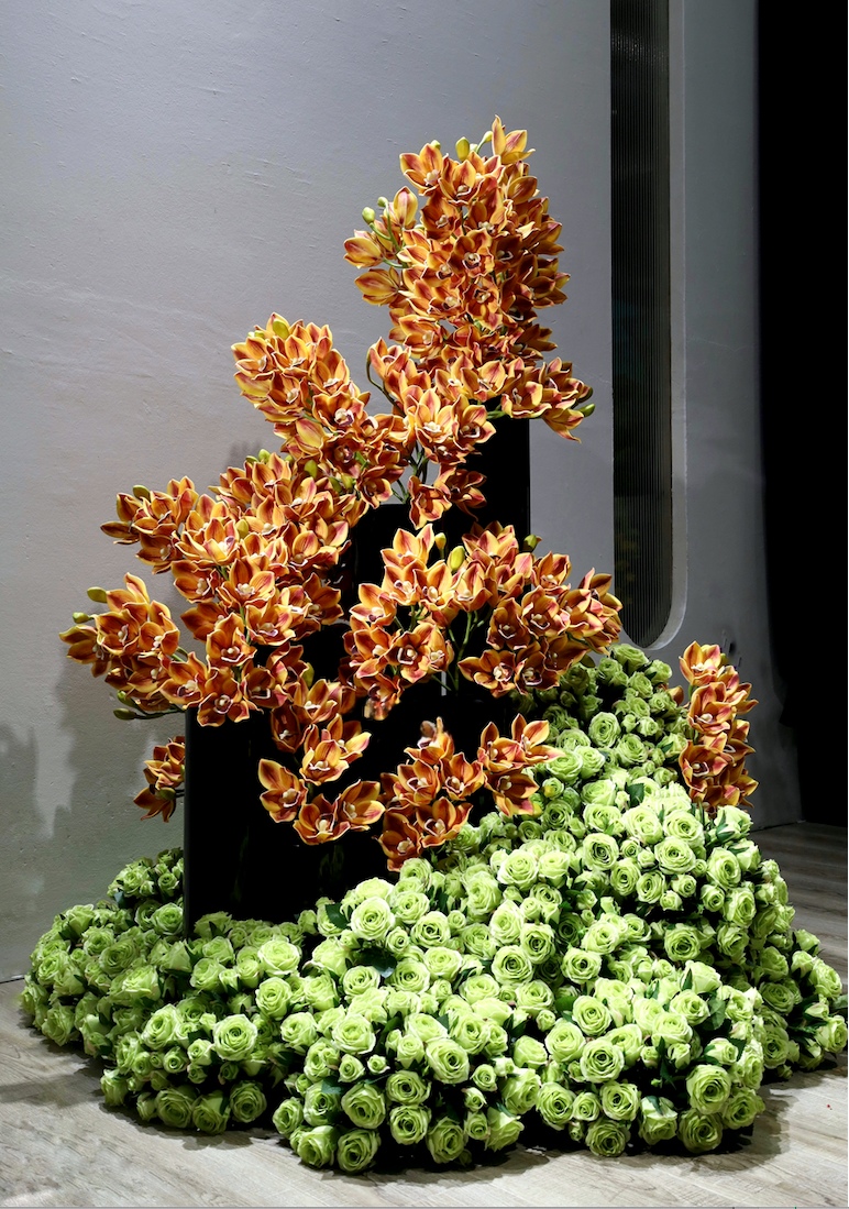 大堂花 · 仿真花艺,135 × 135 × 144 cm