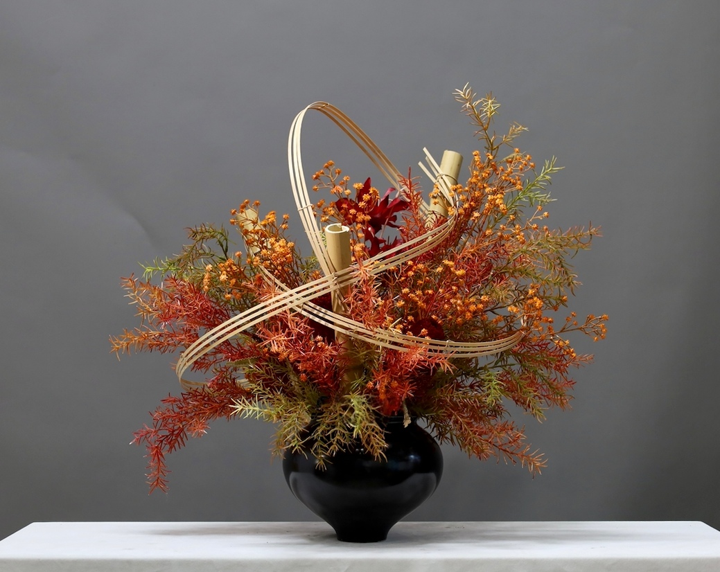 棕橘黄 · 仿真花艺,70 × 52 × 64 cm