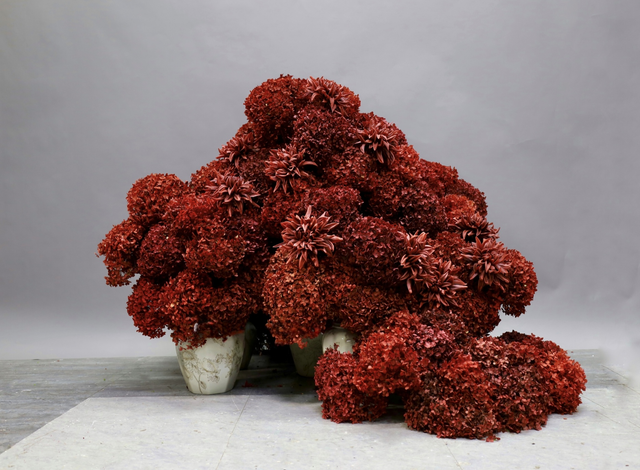 大堂花 · 仿真花艺，130 × 100 × 100 cm