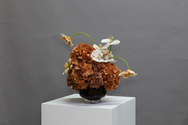 棕橘黄 · 仿真花艺,38 × 32 × 38 cm