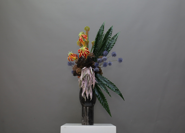 棕橘黄 · 仿真花艺,45 × 30 × 92 cm