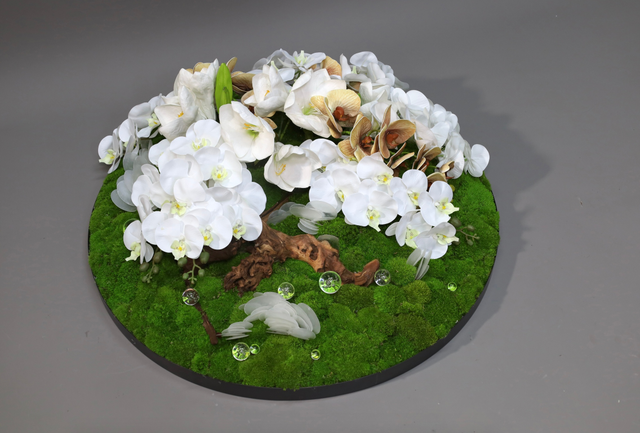 餐桌花 · 仿真花艺，80 × 85 × 30 cm