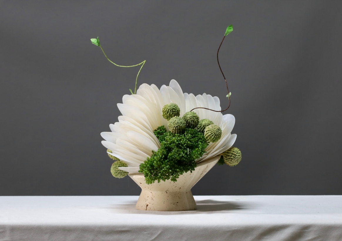 米白色 · 仿真花艺,24 × 24 × 30 cm