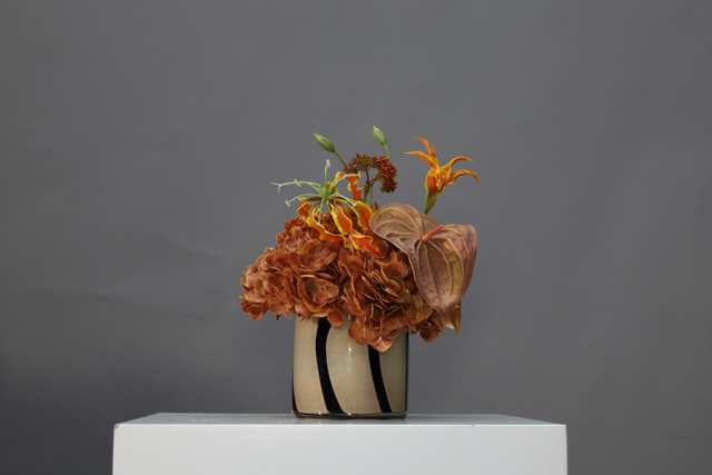 棕橘黄 · 仿真花艺,24 × 24 × 33 cm