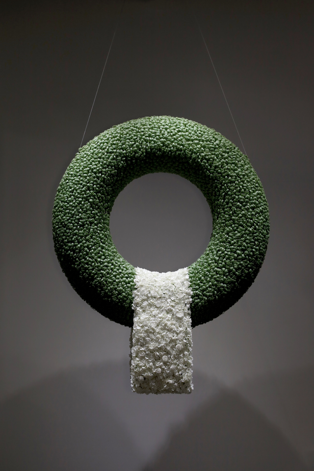 装置架构 · 仿真花艺,135 × 27 × 170 cm