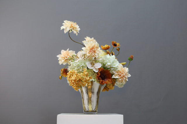 香槟 · 仿真花艺，50 × 37 × 65 cm