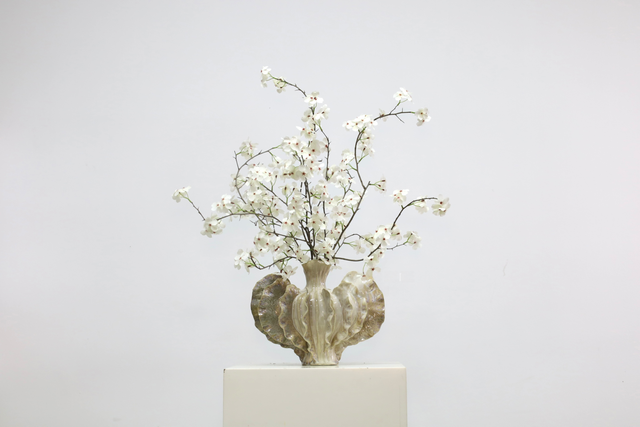 米白色 · 仿真花艺，65 × 46 × 70 cm