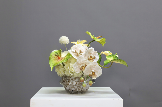 香槟 · 仿真花艺,38 × 27 × 32 cm
