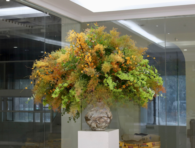 大堂花 · 仿真花艺,170 × 145 × 135 cm