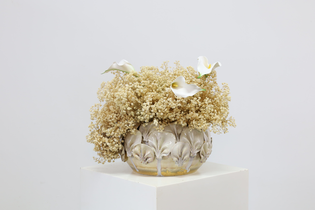 香槟 · 仿真花艺，47 × 43 × 38 cm
