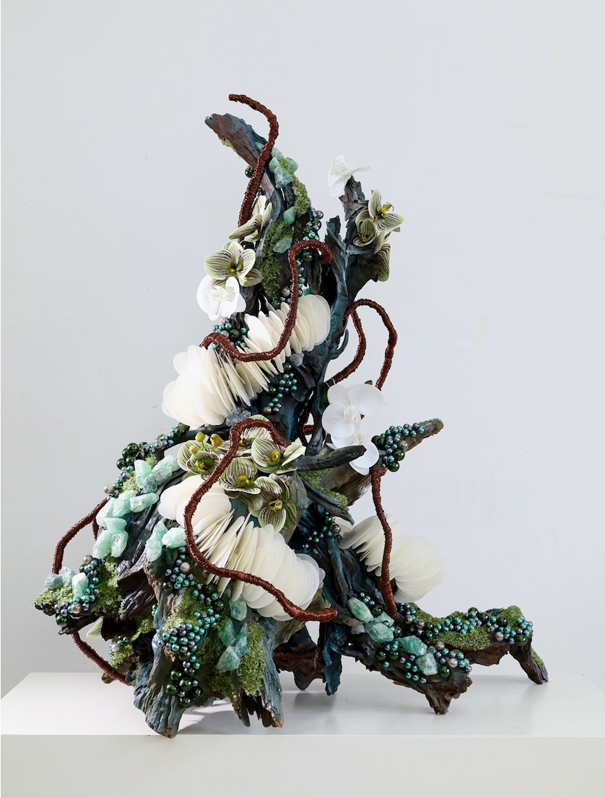 装置架构 · 仿真花艺,90 × 66 × 103 cm