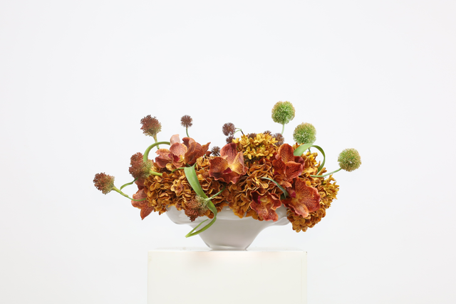 棕橘黄 · 仿真花艺，73 × 40 × 42 cm