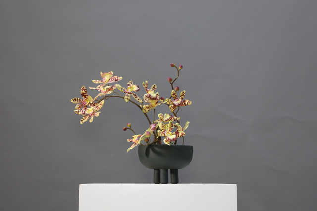 棕橘黄 · 仿真花艺,35 × 21 × 35 cm