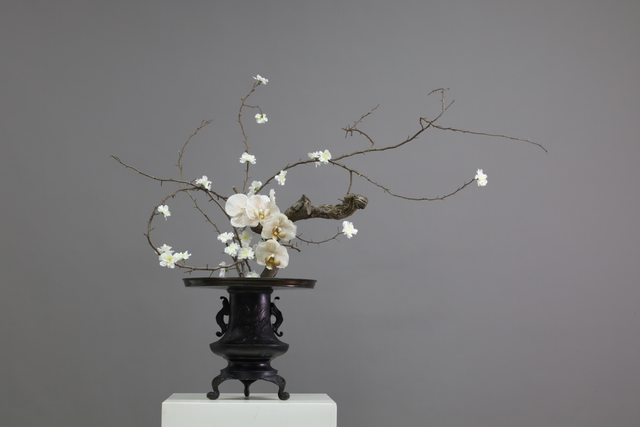 米白色 · 仿真花艺，100 × 60 × 85 cm