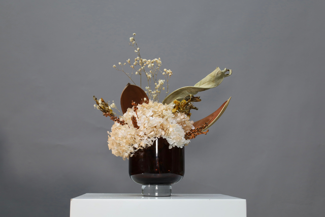 棕橘黄 · 仿真花艺,41 × 31 × 43 cm