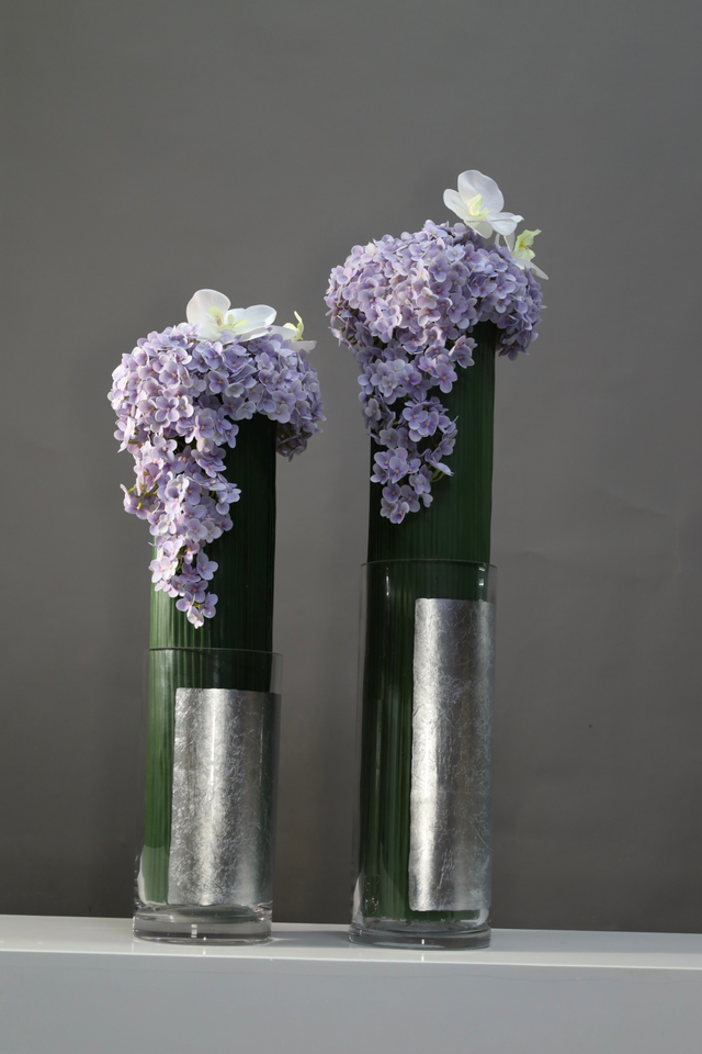 装置架构(含花器) · 仿真花艺,21 × 23 × 87 cm
