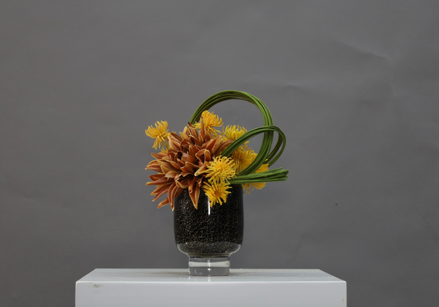 棕橘黄 · 仿真花艺,23 × 23 × 30 cm