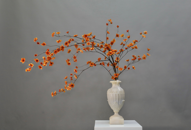 棕橘黄 · 仿真花艺,110 × 30 × 100 cm