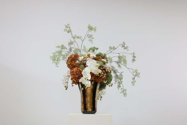 棕橘黄 · 仿真花艺，85 × 64 × 93 cm