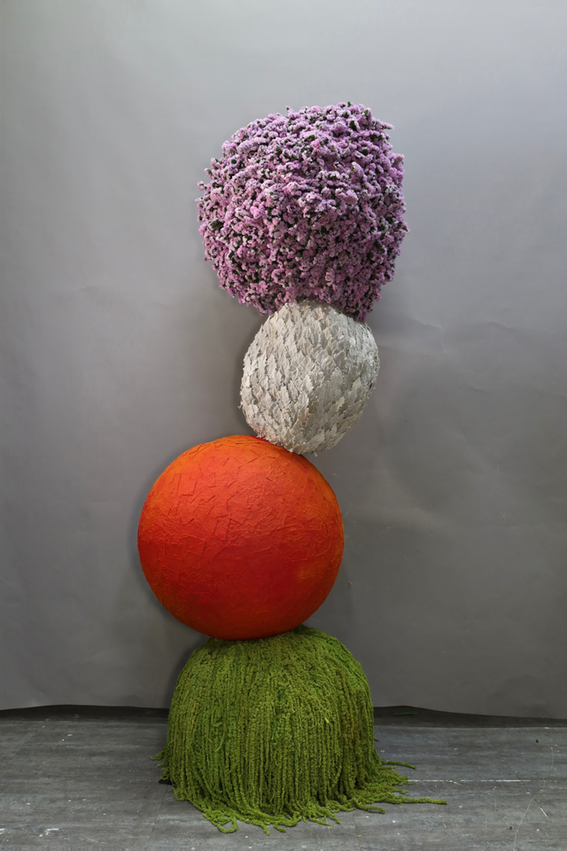 大堂花 · 仿真花艺，60 × 55 × 180 cm