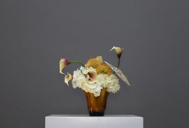 棕橘黄 · 仿真花艺,32 × 23 × 31 cm
