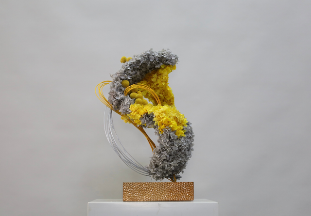 棕橘黄 · 仿真花艺,32 × 32 × 53 cm
