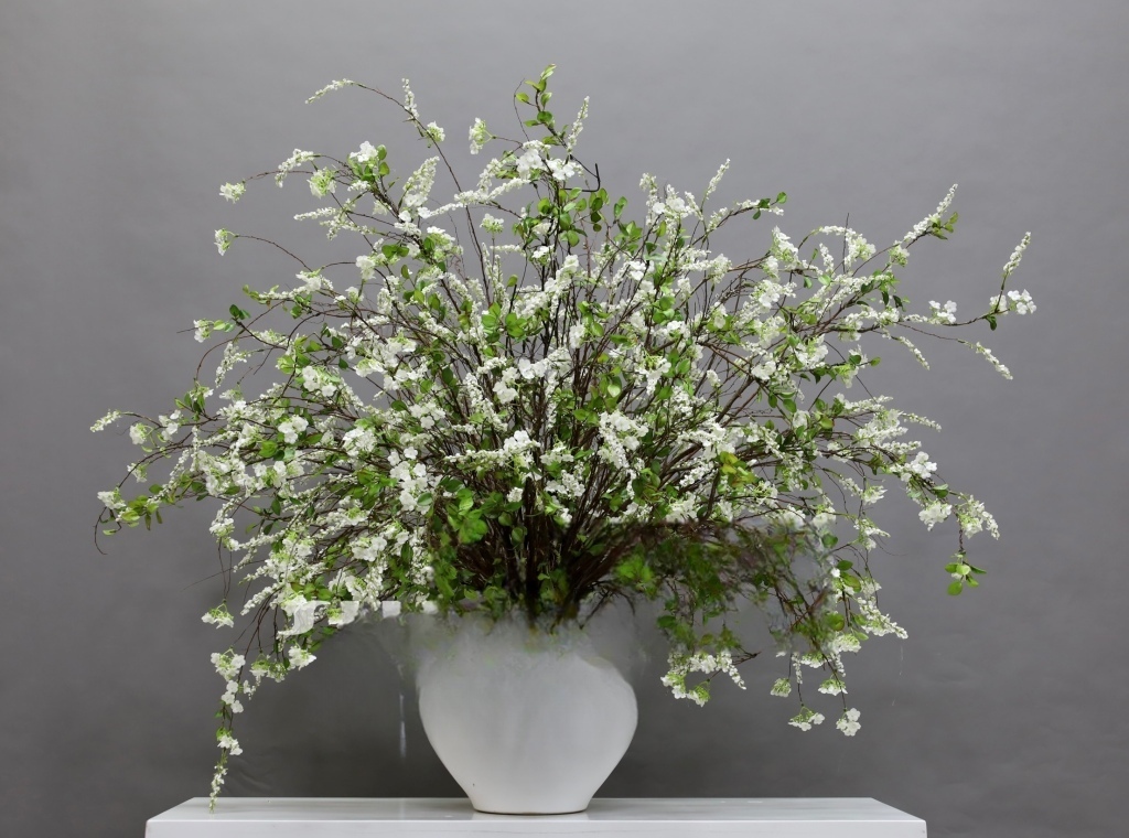 大堂花 · 仿真花艺，130 × 130 × 110 cm