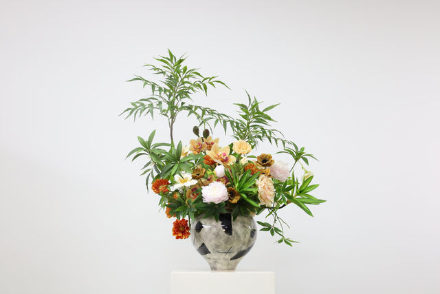 棕橘黄 · 仿真花艺,80 × 49 × 90 cm