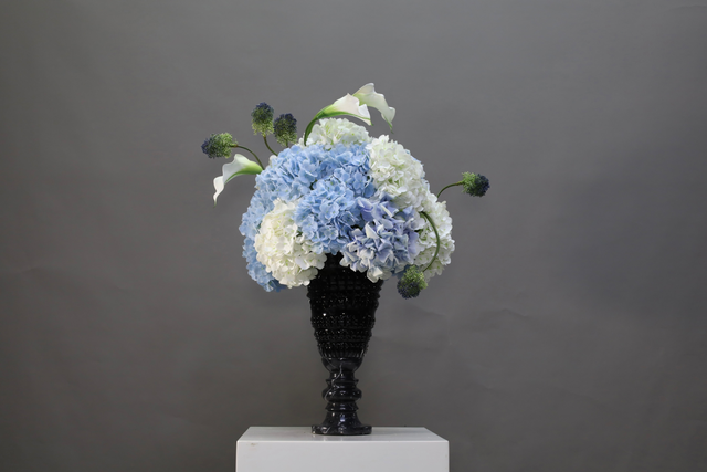 蓝色 · 仿真花艺，58 × 43 × 76 cm