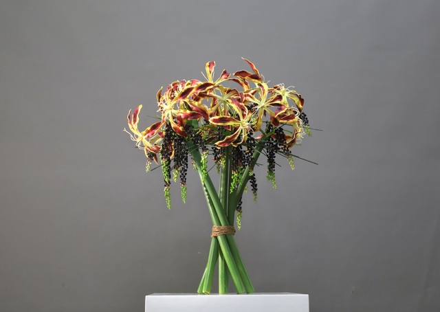 棕橘黄 · 仿真花艺,55 × 55 × 70 cm
