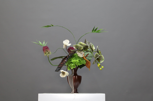 红色 · 仿真花艺,50 × 37 × 46 cm