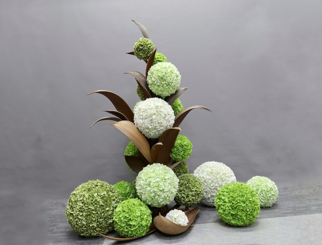 大堂花 · 仿真花艺，130 × 120 × 160 cm