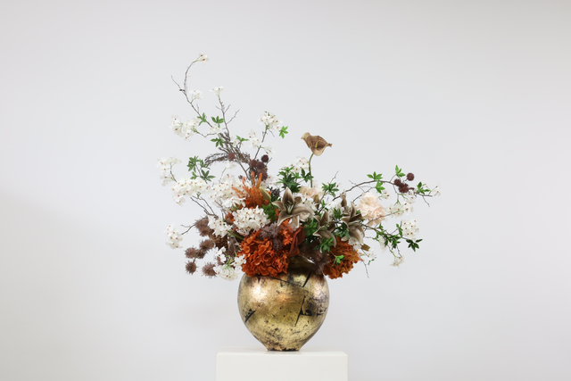 棕橘黄 · 仿真花艺,90 × 70 × 100 cm