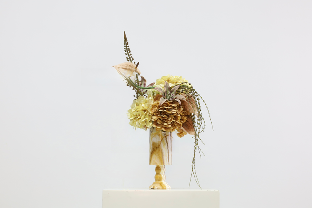 棕橘黄 · 仿真花艺,45 × 30 × 60 cm