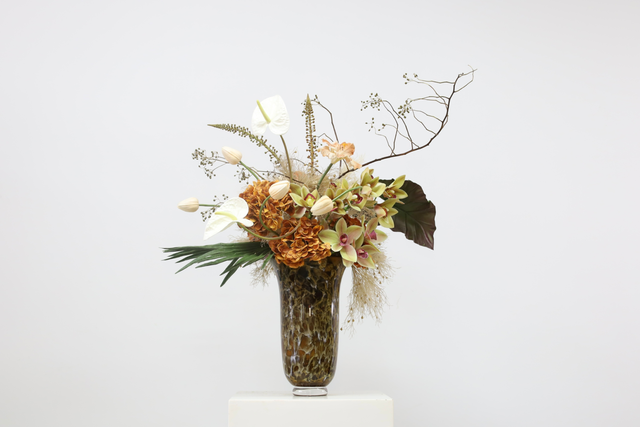 棕橘黄 · 仿真花艺,72 × 65 × 86 cm