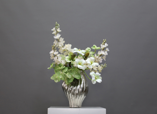 米白色 · 仿真花艺，46 × 35 × 66 cm