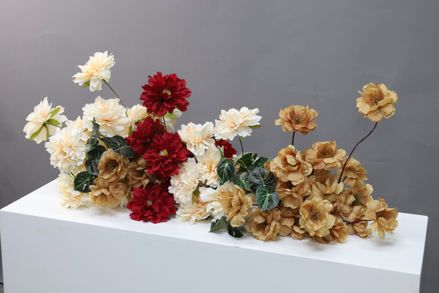 棕橘黄 · 仿真花艺,90 × 25 × 35 cm