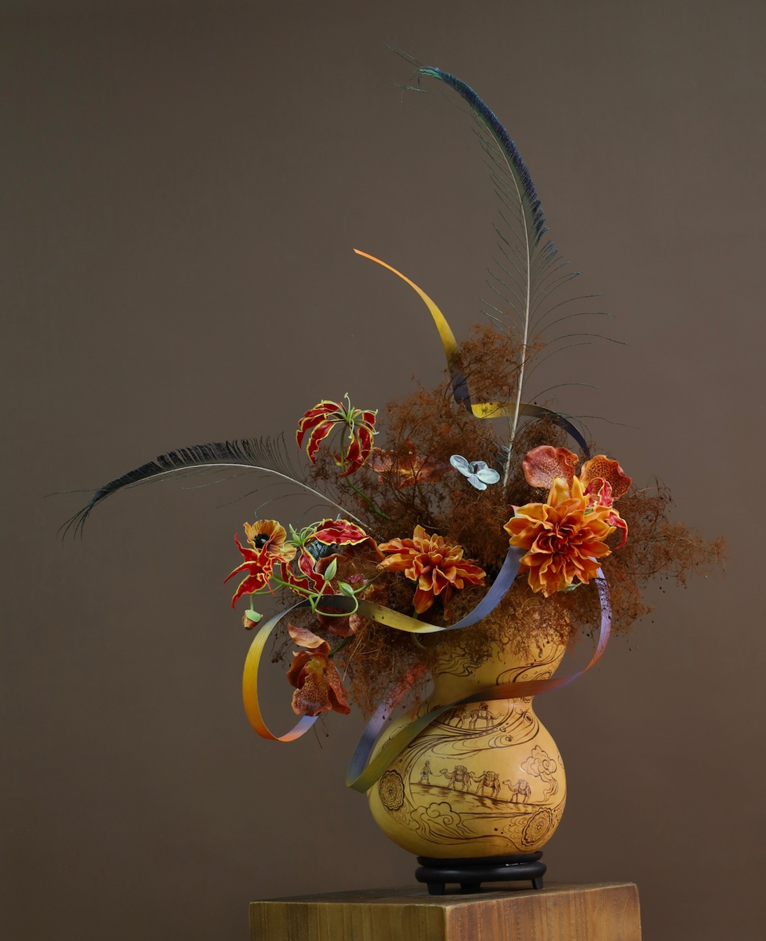 棕橘香槟黄色 · 仿真花艺，70 × 60 × 100 cm