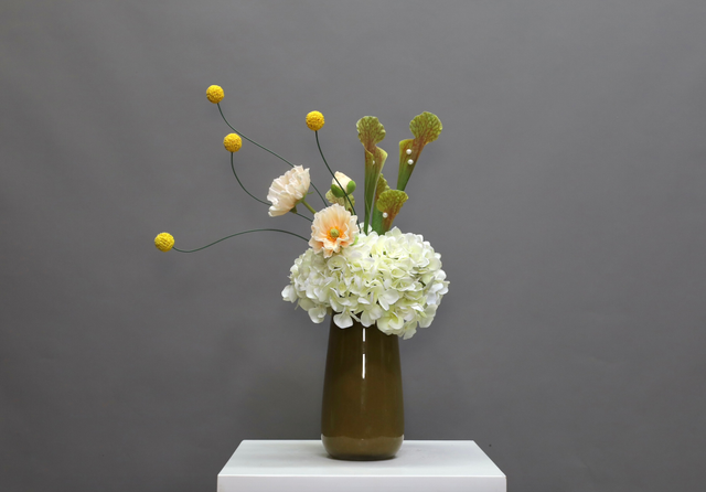 棕橘黄 · 仿真花艺,44 × 25 × 60 cm
