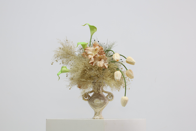 香槟 · 仿真花艺，40 × 32 × 55 cm