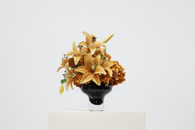 棕橘黄 · 仿真花艺,30 × 28 × 37 cm