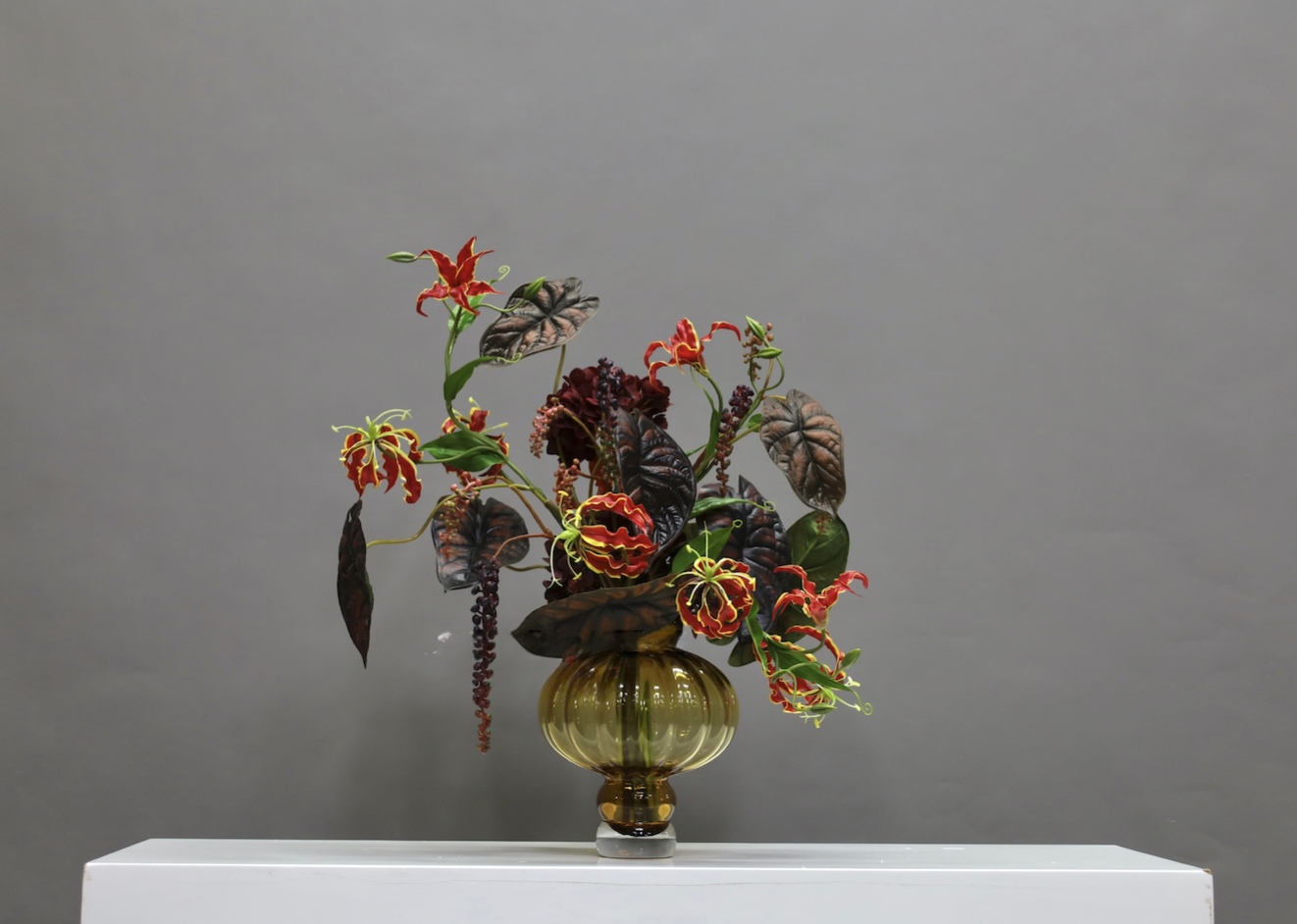 红色 · 仿真花艺,51 × 41 × 60 cm