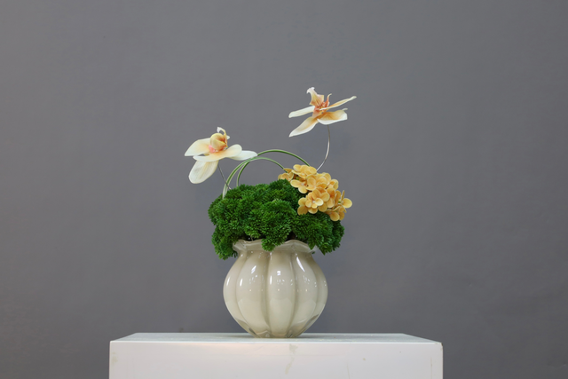 棕橘黄 · 仿真花艺,21 × 19 × 25 cm