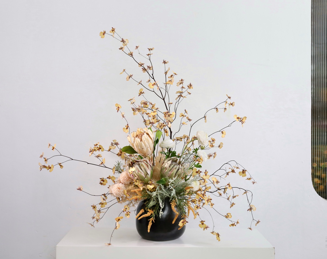棕橘黄 · 仿真花艺,104 × 55 × 103 cm