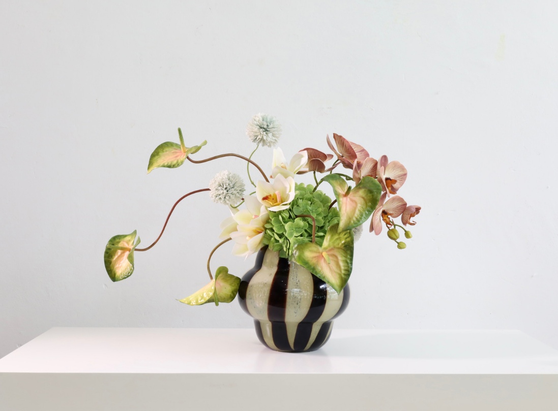棕橘黄 · 仿真花艺,59 × 33 × 45 cm
