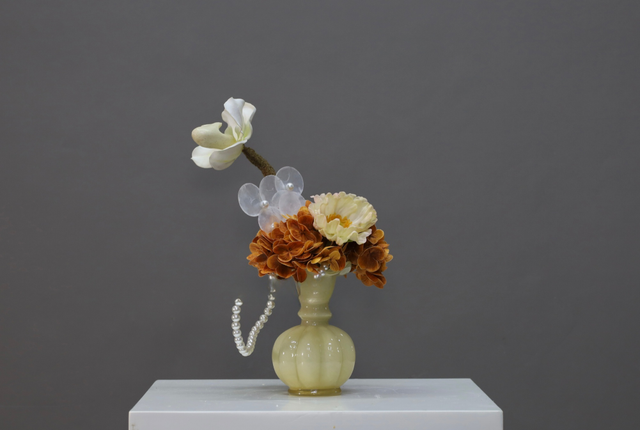 棕橘黄 · 仿真花艺,24 × 18 × 33 cm