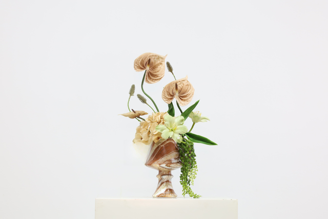 棕橘黄 · 仿真花艺,26 × 18 × 44 cm