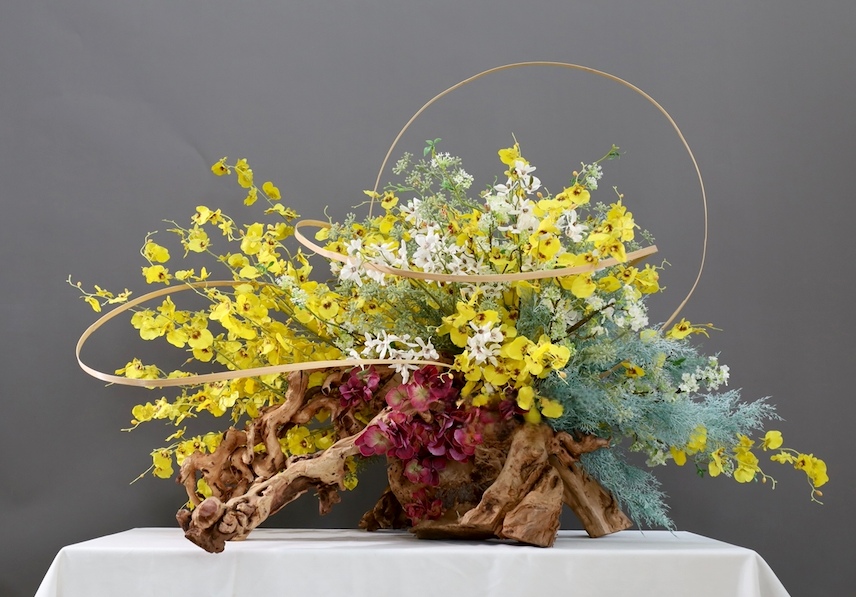 棕橘黄 · 仿真花艺,125 × 83 × 85 cm