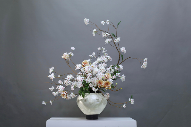 大堂花 · 仿真花艺，120 × 80 × 125 cm