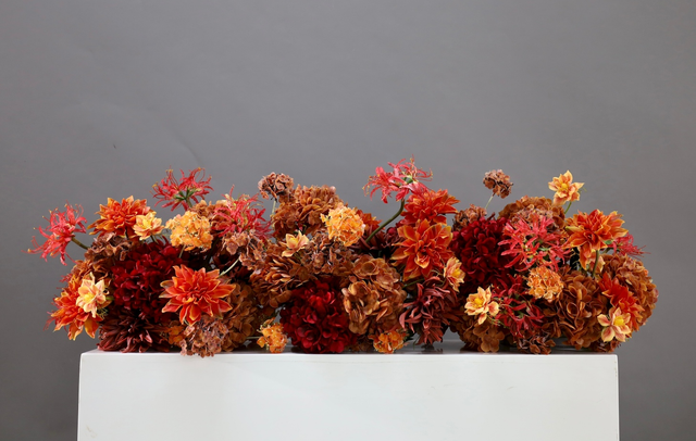 棕橘黄 · 仿真花艺,130 × 45 × 40 cm